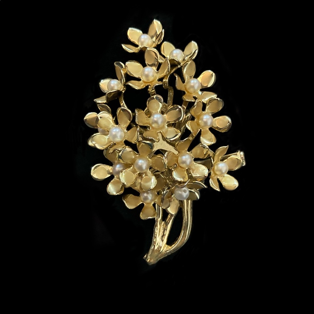 SOLD Daisy Brooch - Picture 1 of 2